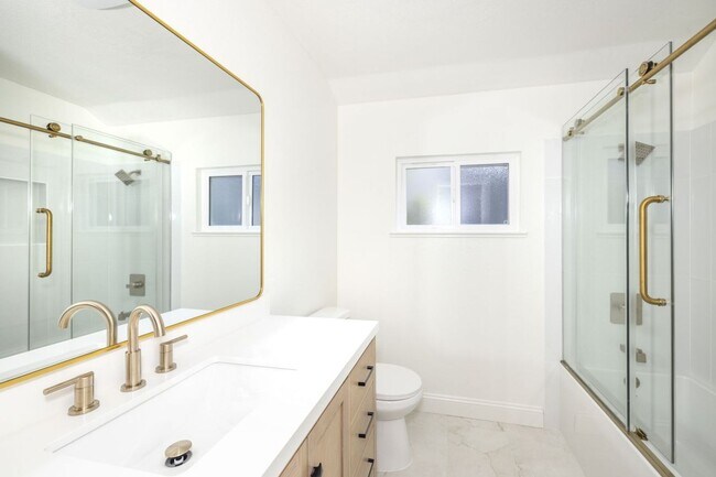 Building Photo - Executive Home With Remodeled Bathrooms + AC in Old Palo Alto