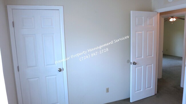 Building Photo - 511 Upper Service Rd