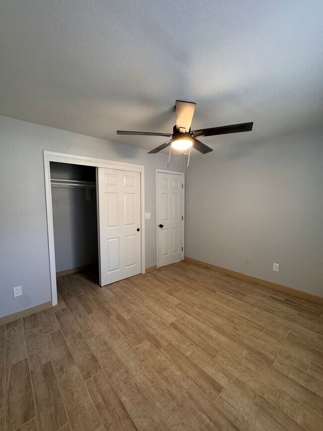 Building Photo - Newly Remodeled 2 Bedroom, 2 Bath Back House