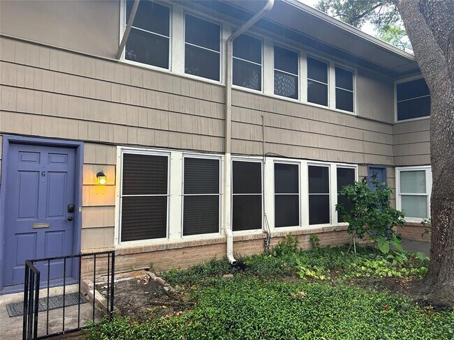 Building Photo - 4020 Blue Bonnet Blvd