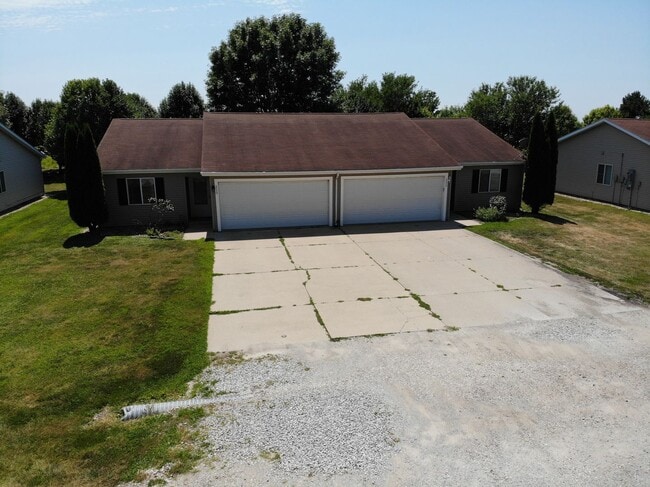 Building Photo - 226-228 Haws Dr.