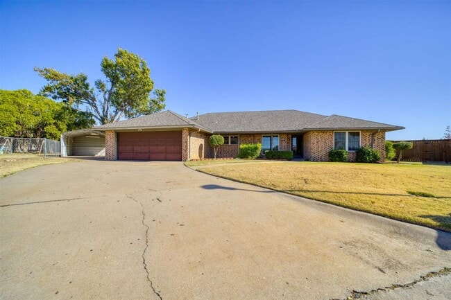 Building Photo - 308 SE Camelot Dr