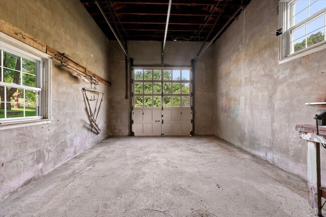 Building Photo - 1605 Brintons Bridge Rd