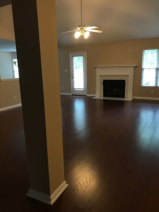 Building Photo - 110 Bridgeway Ln
