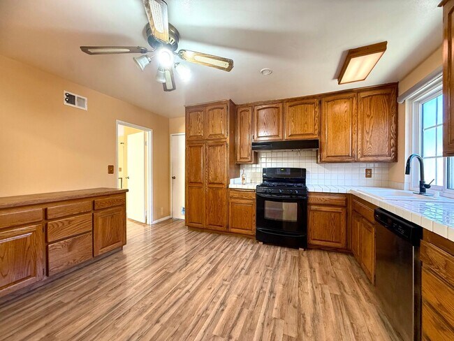 Building Photo - Spacious 4BD 2BA House With Perfect Private Backyard and Solar Panels  in Simi Valley