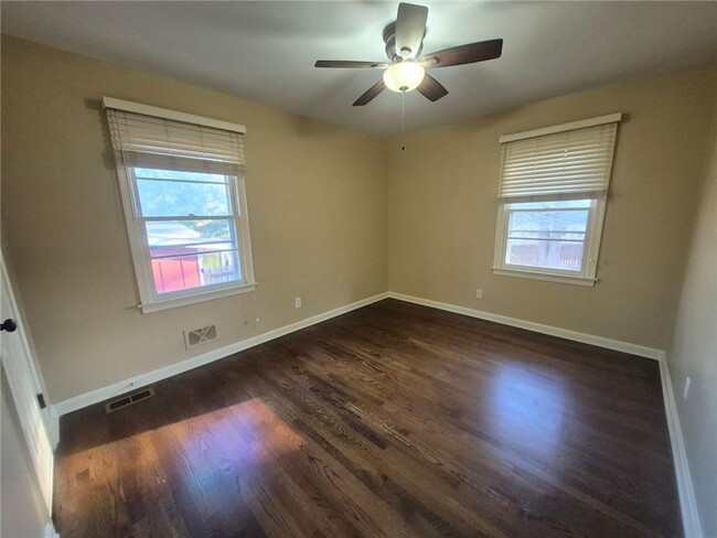 Building Photo - 2172 Pawnee Dr SE