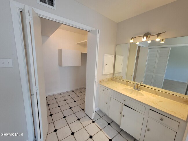 Building Photo - 6836 Orizaba Ave