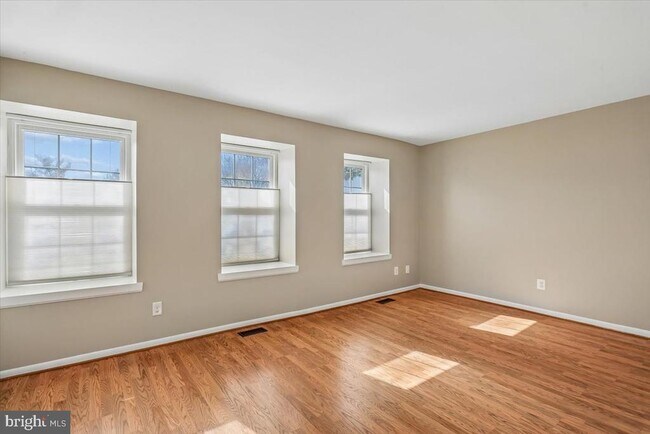 Building Photo - 3 Cinzano Ct