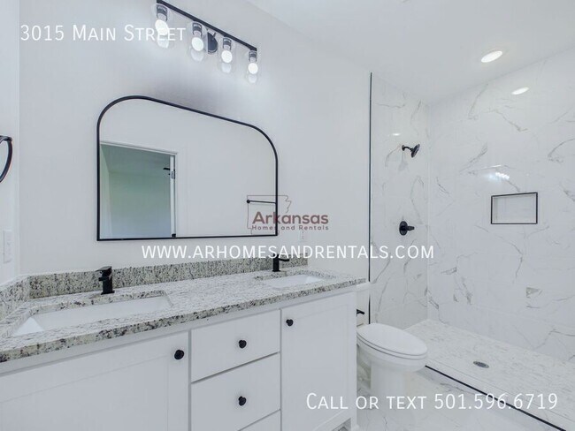 Building Photo - 3015 Main St