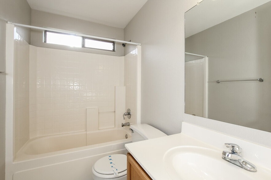 Building Photo - 3319 W Louise Dr