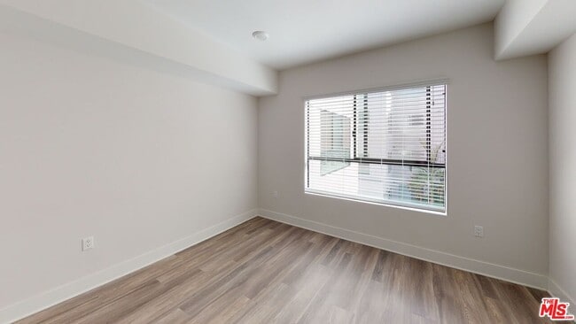 Building Photo - 5030 Rosewood Ave