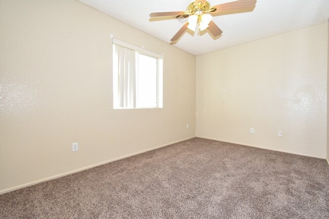 Building Photo - 2866 S 30th Dr
