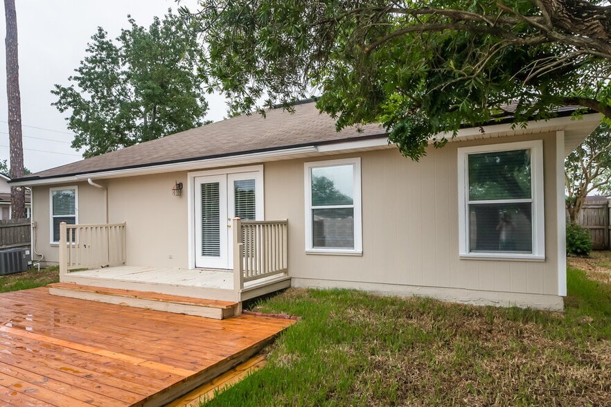 Building Photo - 1812 Northglen Cir