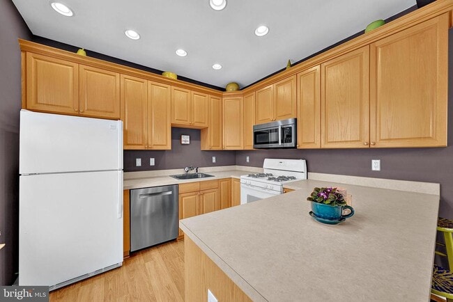 Building Photo - 60 Kyle Way