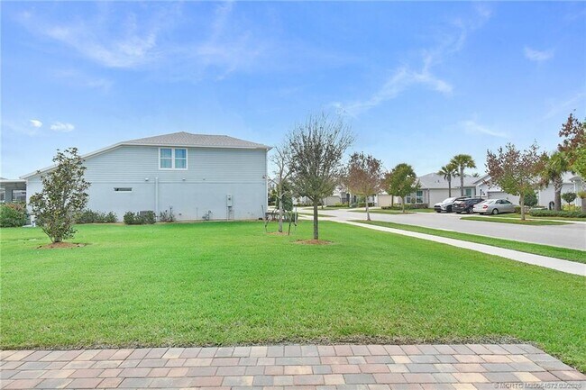 Building Photo - 10550 SW Captiva Dr