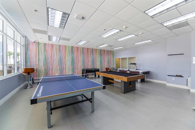 Building Photo - 1200 Brickell Bay Dr