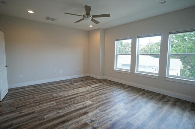 Building Photo - 3124 W Azeele St