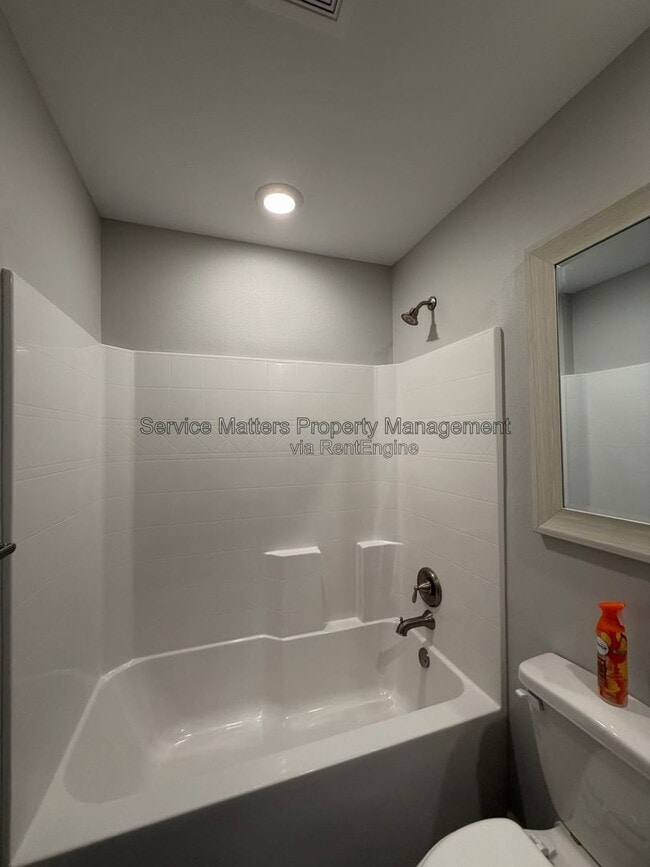 Building Photo - 5553 Riviera Dr
