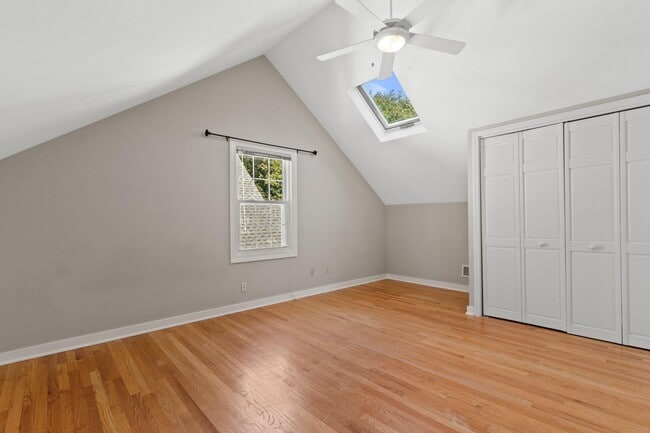 Building Photo - 4918 N Berkeley Blvd