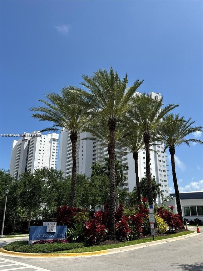 Building Photo - 15051 Royal Oaks Ln