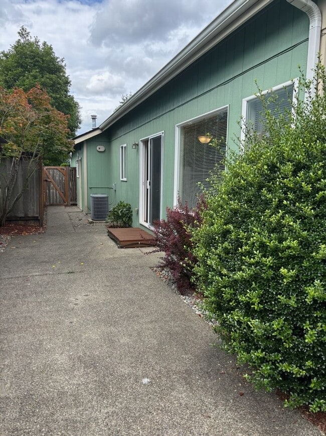 Building Photo - Beautiful 2 Bedroom, 2 Bath Bridlewood Rambler with Modern Upgrades in Tumwater