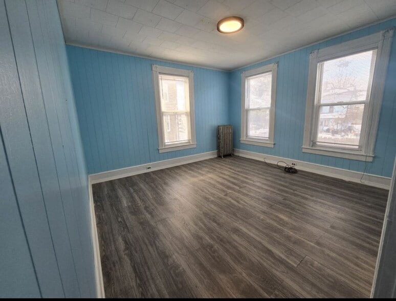 Building Photo - 32 Charles St