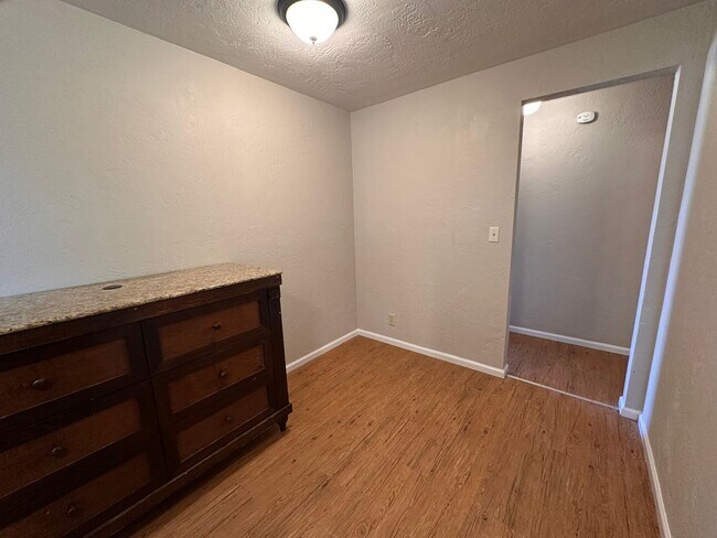 Building Photo - 520-522 N 38th Pl