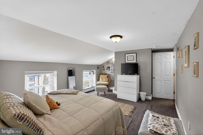 Building Photo - 4743 Umbria St