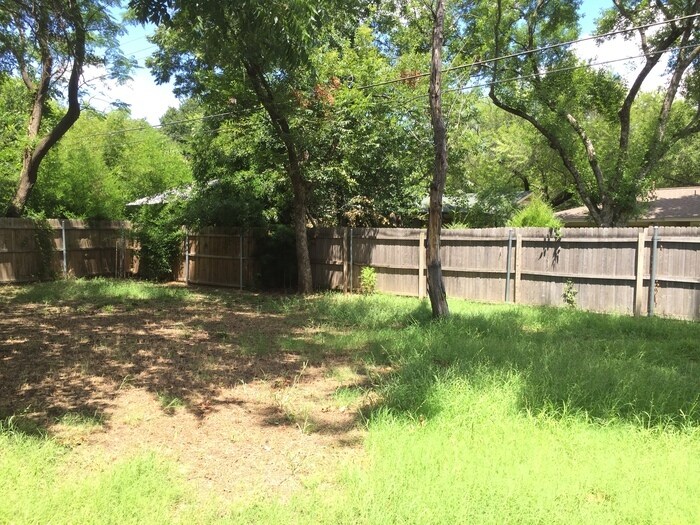 Building Photo - 1718 Glen Alta Dr