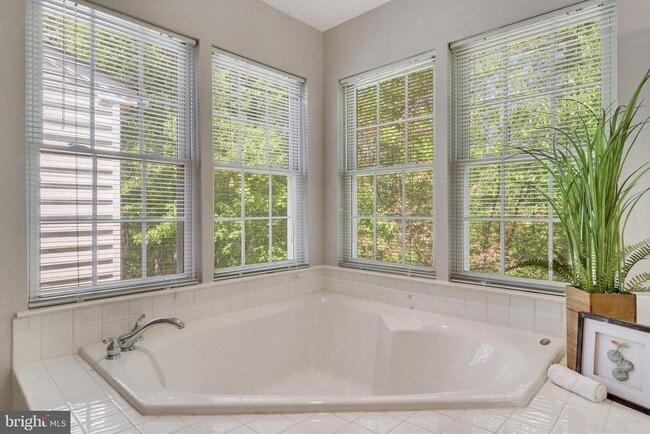 Building Photo - 4037 Fairfax Center Hunt Trail