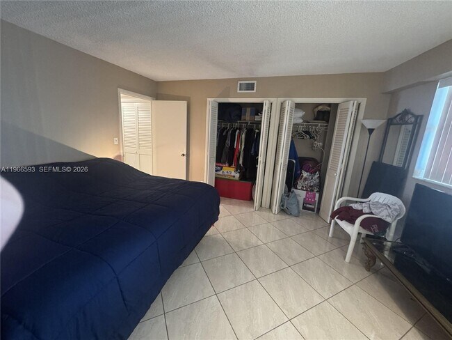 Building Photo - 4100 Galt Ocean Dr