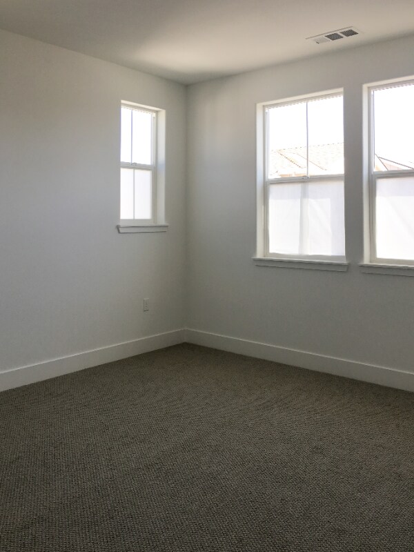 Building Photo - 3001 Shorebird Pl