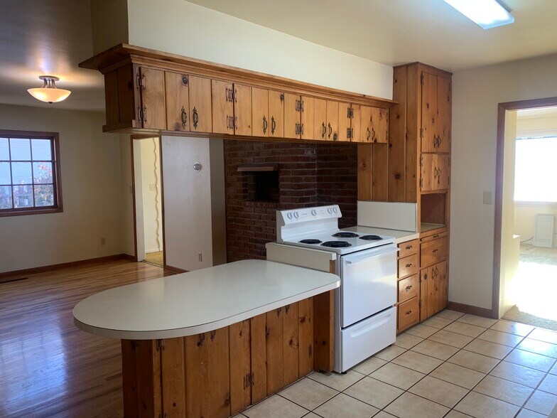 Building Photo - 555 E 300 N