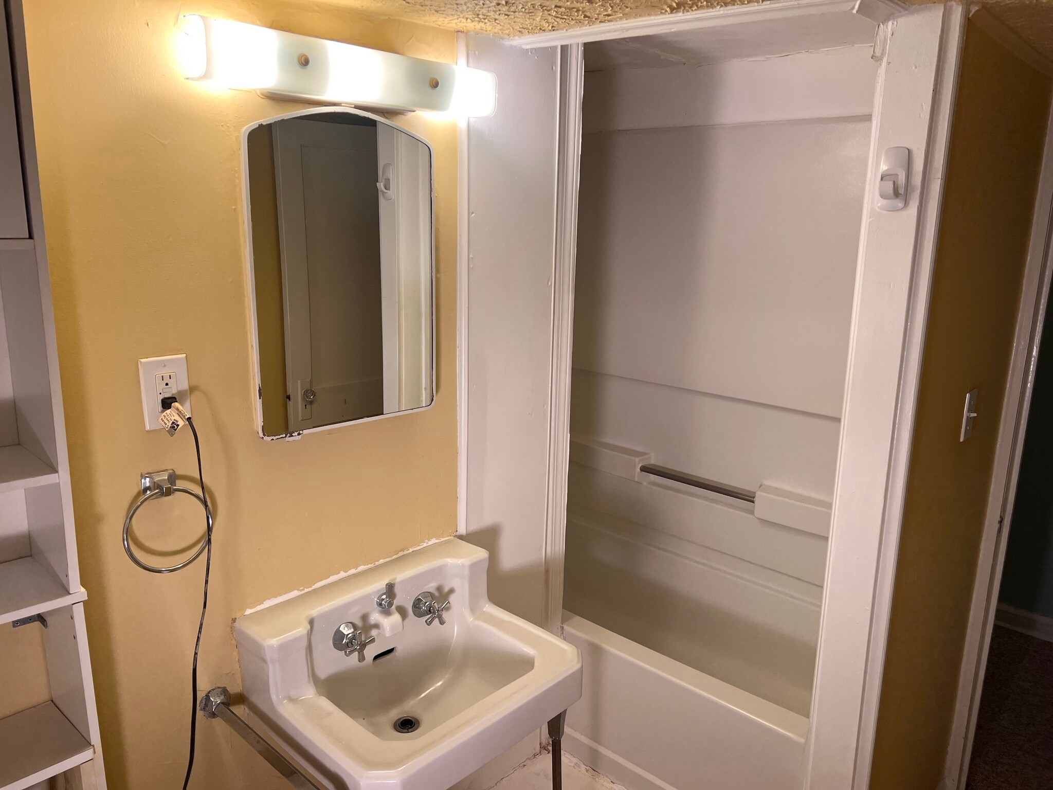 Bathroom - 1377 Scott Blvd