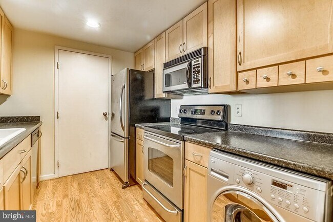 Building Photo - 1530 Key Blvd