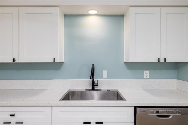 Building Photo - 44440 Acacia Dr