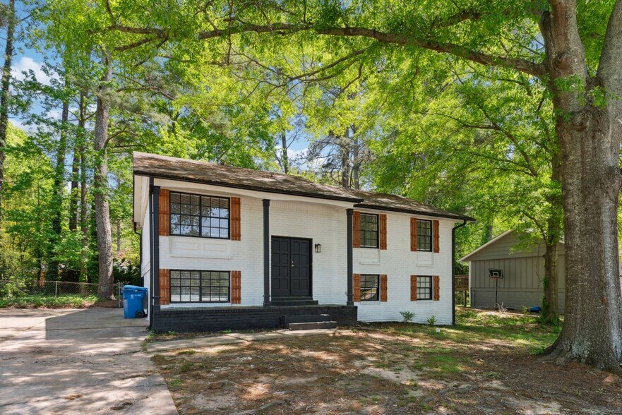 Building Photo - 1421 Iron Gate Blvd