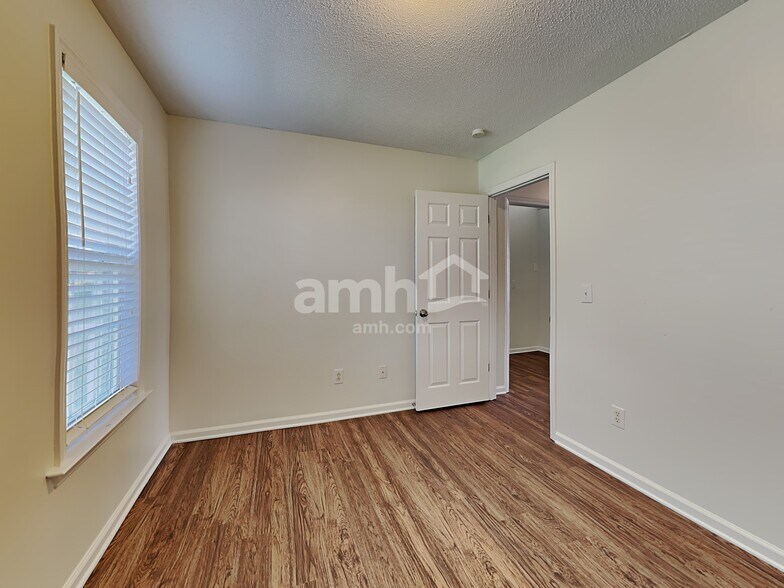 Building Photo - 615 Asheby Woods Rd