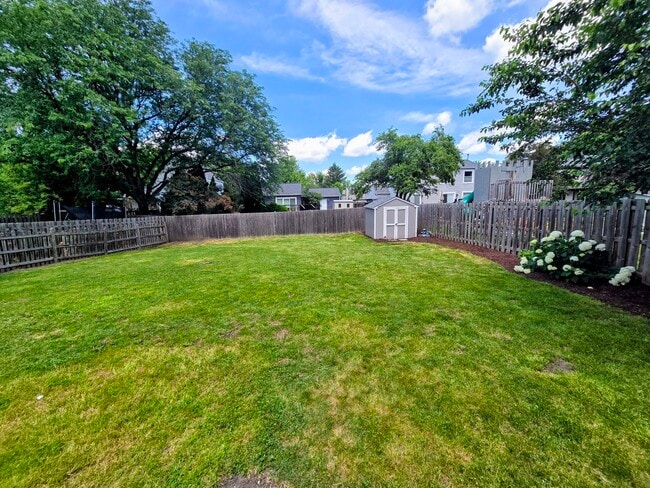 Building Photo - 1217 Springdale Cir