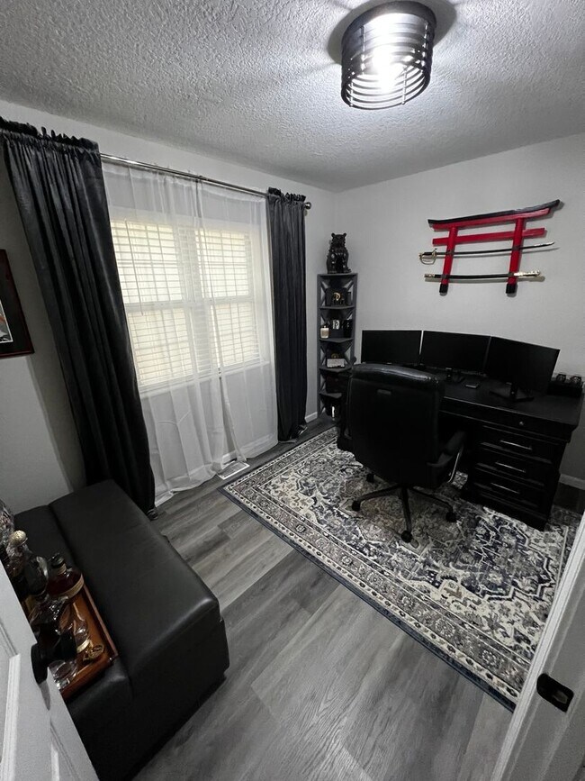 Building Photo - beautiful updated large home