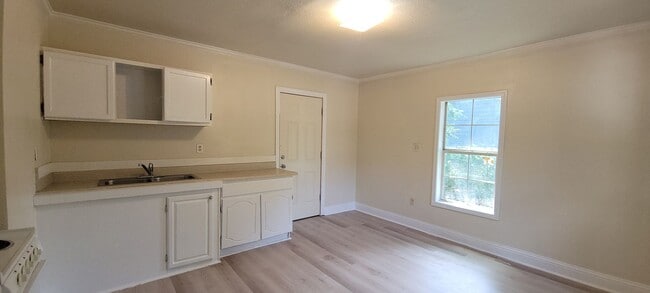 Building Photo - Adorable 1 bedroom/1 bath home!