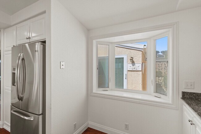 Building Photo - Stunning *VIEW* home for rent in desirable...