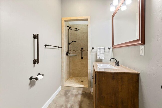 Building Photo - 421 Sweetbough St