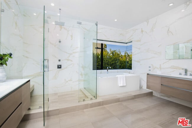 Building Photo - 350 N Harper Ave