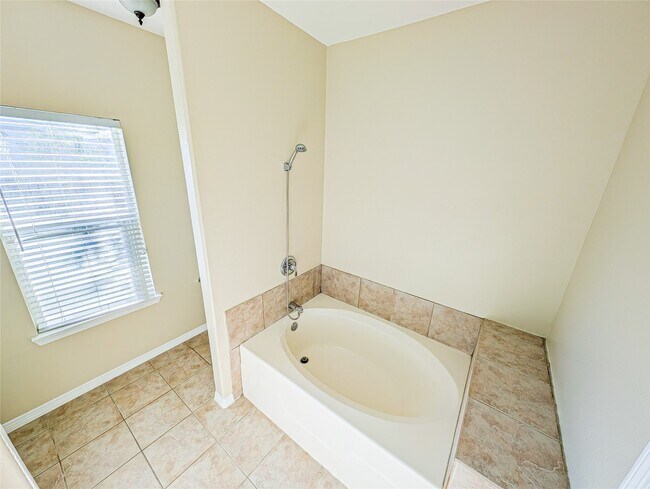 Building Photo - 21335 Sweet Grass Ln