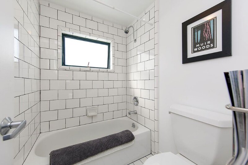 Building Photo - 161 Gilbert St