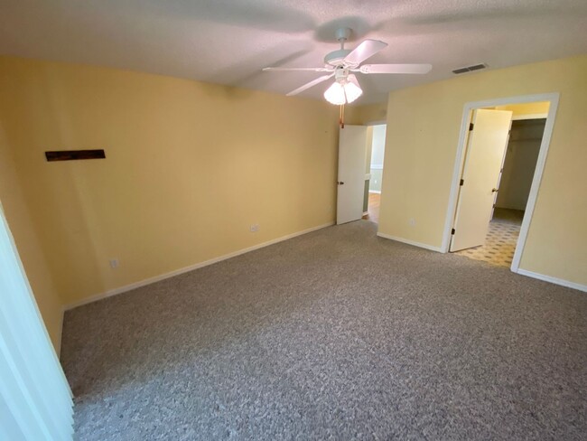 Building Photo - Beautiful Unfurnished, pet friendly home A...