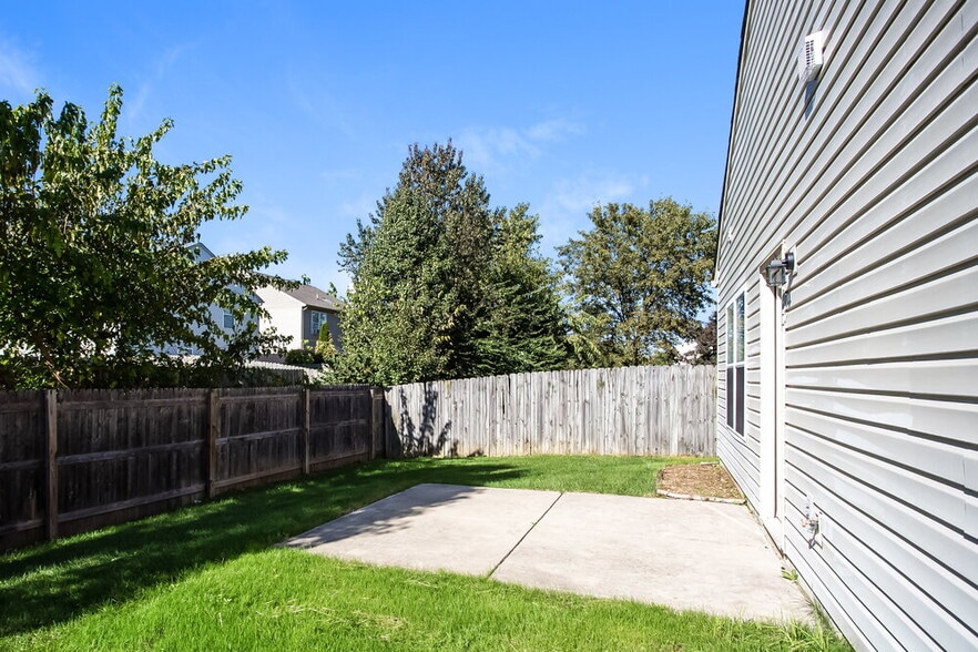 Building Photo - 7150 Parklake Pl