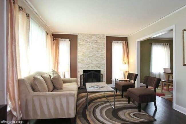 Building Photo - 908 E Hampton Rd