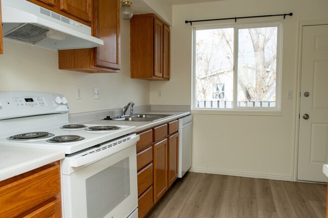 Building Photo - 137 S 400 W